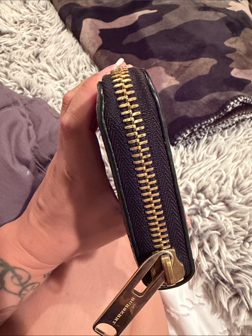 Burberry Black Textured Leather Zip Wallet with Gold Plate - Picture 7 of 8